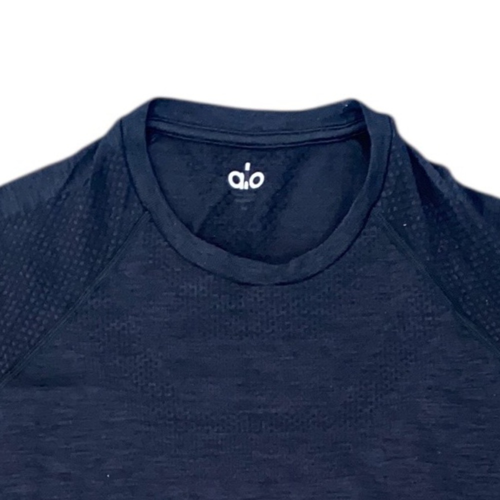 Like New Alo Yoga Men's Amplify Seamless Performance Shirt - Black - Medium​ - Picture 6 of 6